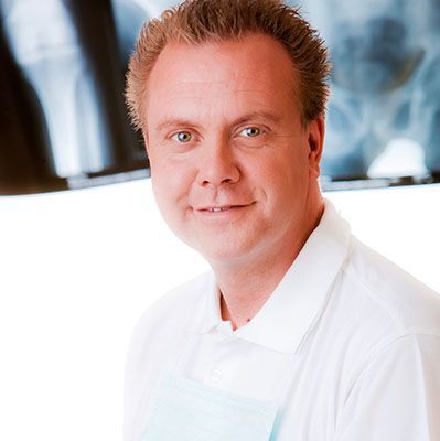 Dr. Carsten Moser; Mikrotherapeut, Orthopäde & Sportmediziner Dr. Carsten Moser; Mikrotherapeut, Orthopäde & Sportmediziner