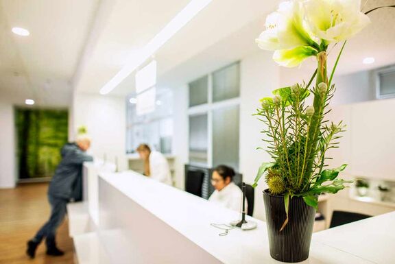 Schmerztherapie im Grönemeyer Institut Köln Empfangsbereich